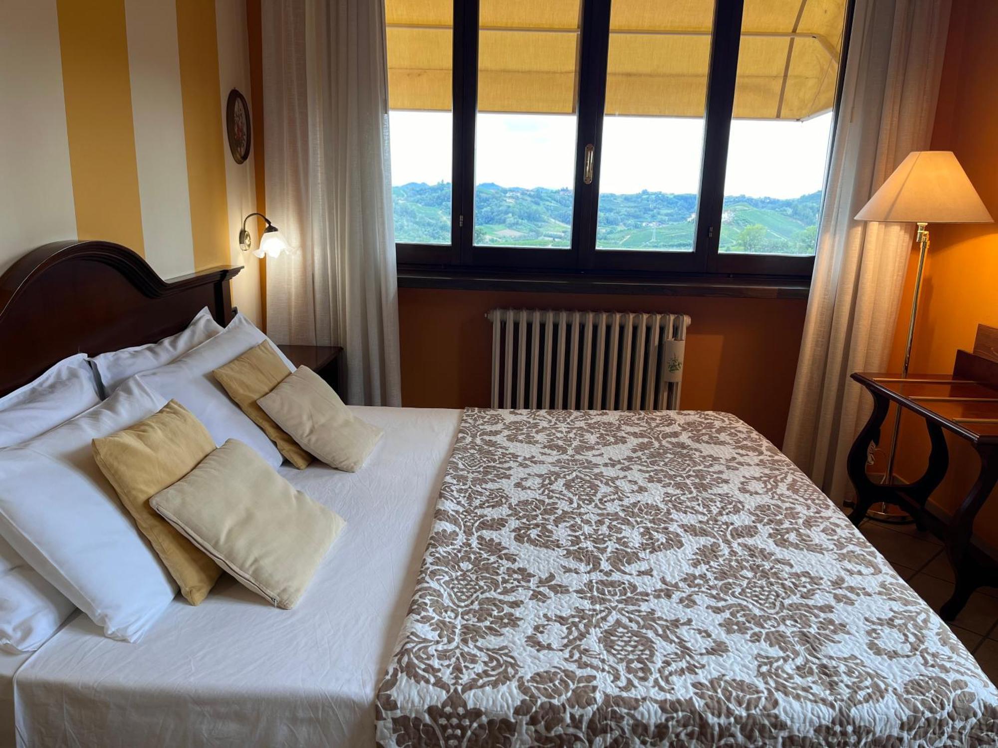Belvedere Bike Hotel Montà Habitación foto